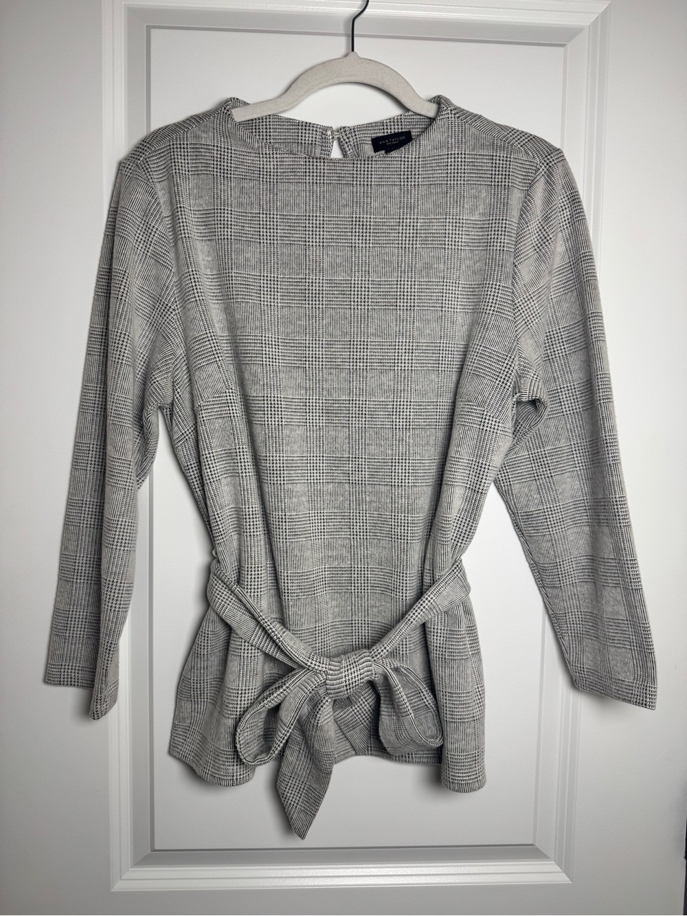 Ann Taylor Gray Plaid Tie-Waist Long Sleeve Tunic Sweater